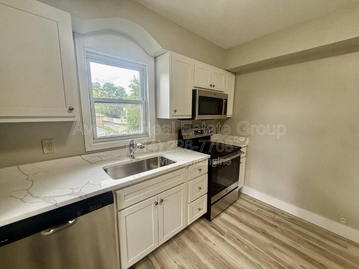 House for rent at 927 N Elm Ave, Saint Louis, MO 63119