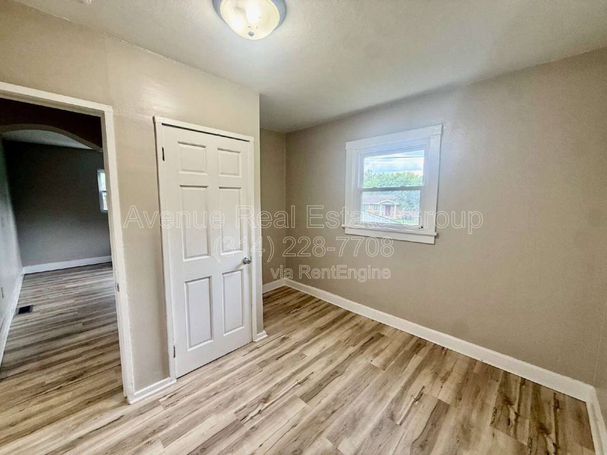 House for rent at 927 N Elm Ave, Saint Louis, MO 63119
