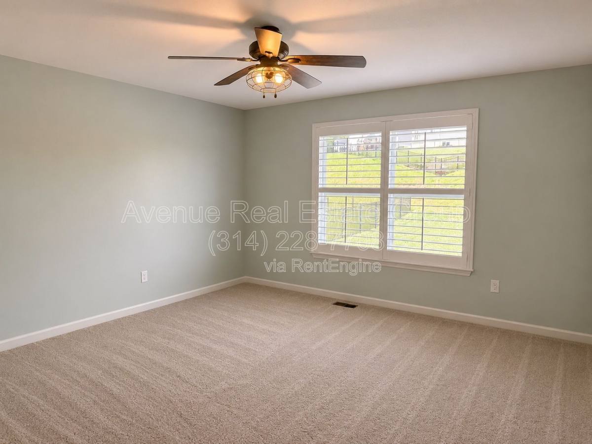 House for rent at 1016 Westlake Village Dr, Pacific, MO 63069