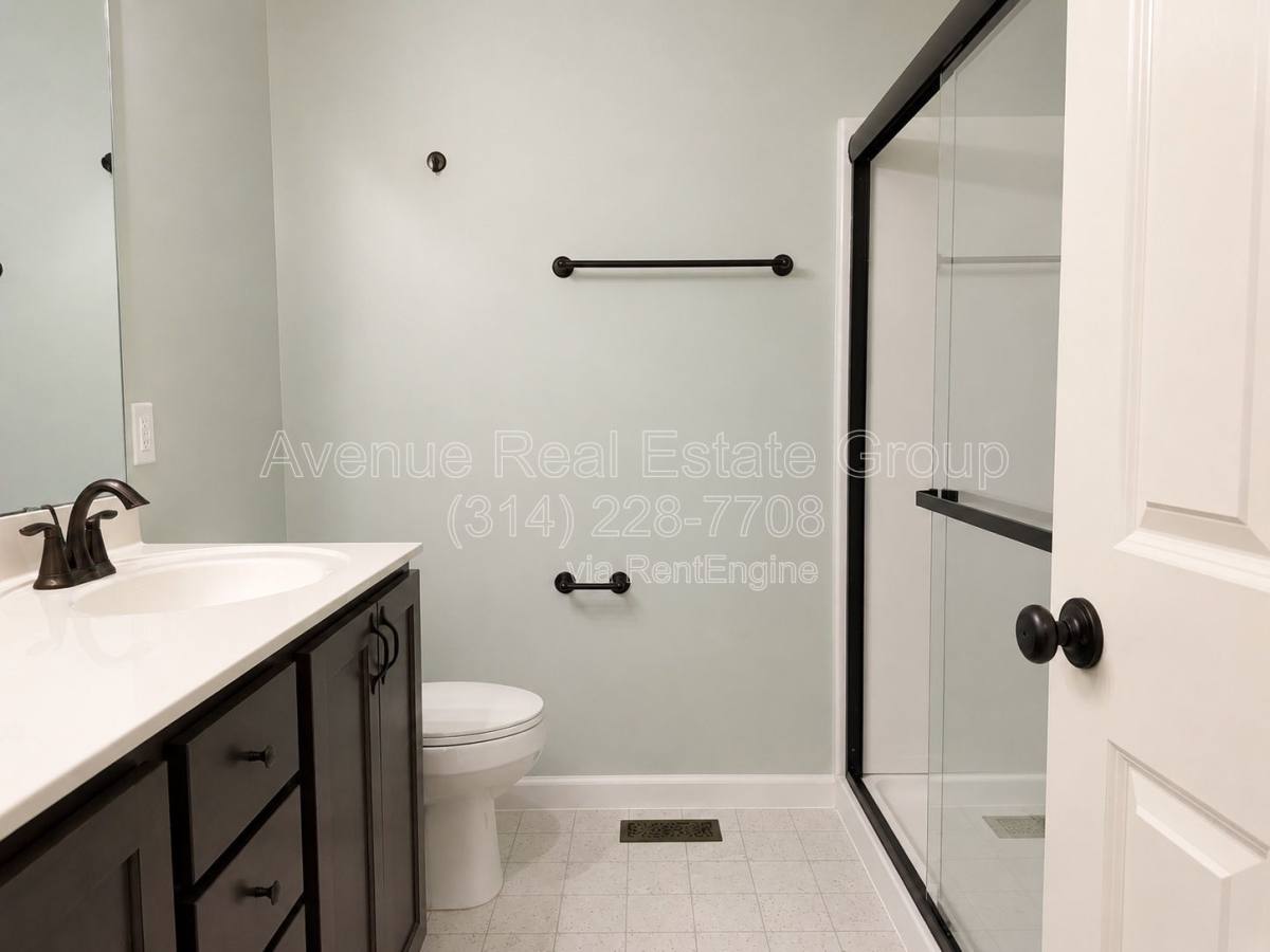 House for rent at 1016 Westlake Village Dr, Pacific, MO 63069