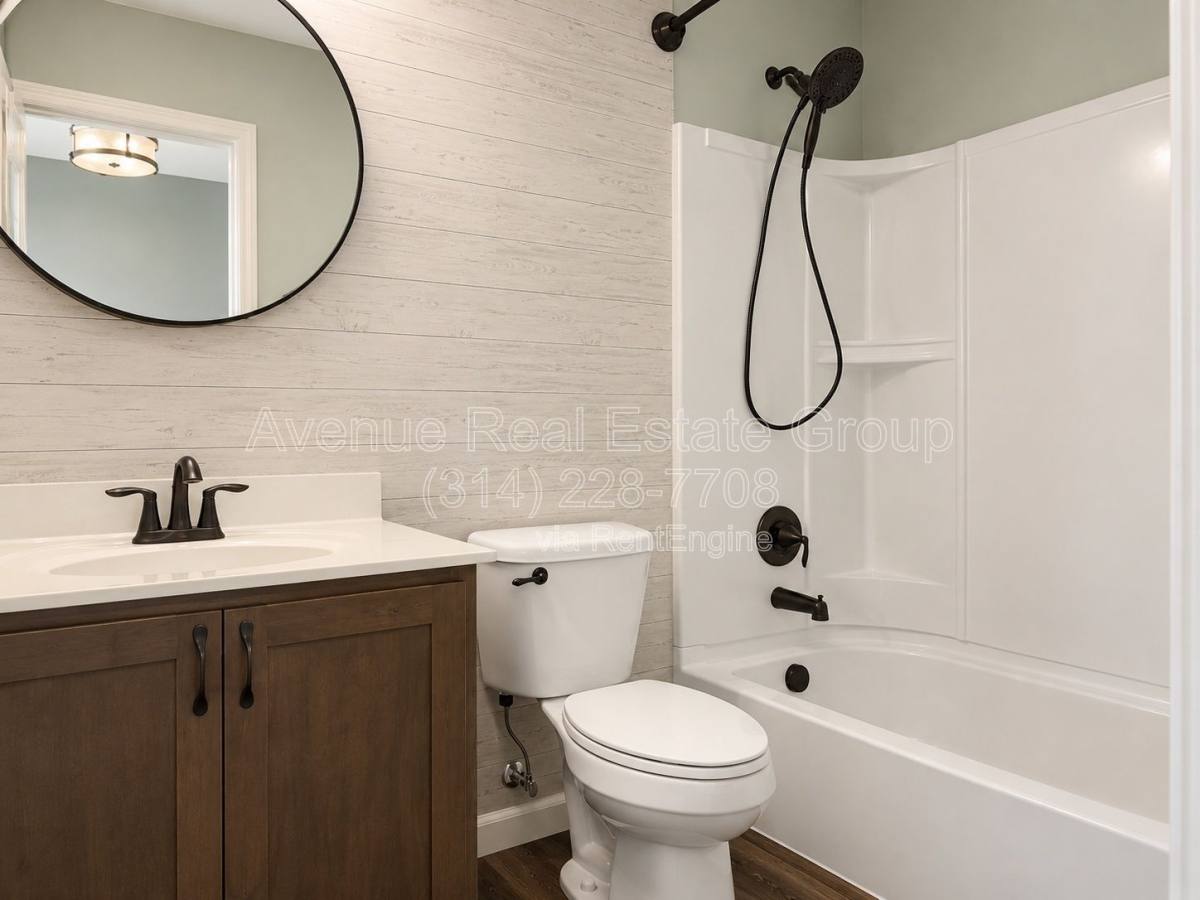 House for rent at 1016 Westlake Village Dr, Pacific, MO 63069