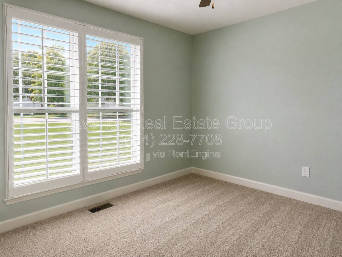 House for rent at 1016 Westlake Village Dr, Pacific, MO 63069