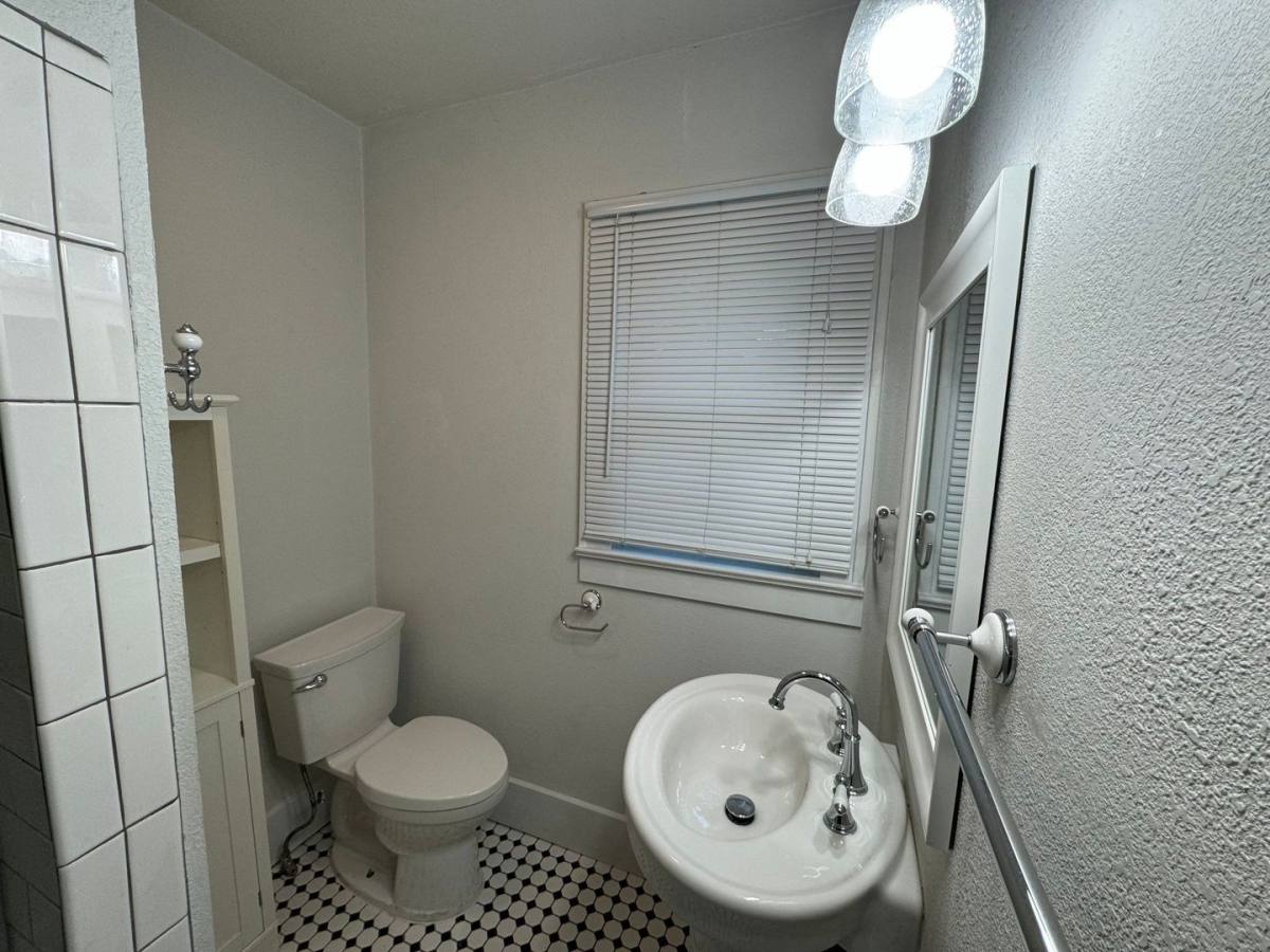 House for rent at 336 23rd St SE, Salem, OR 97301
