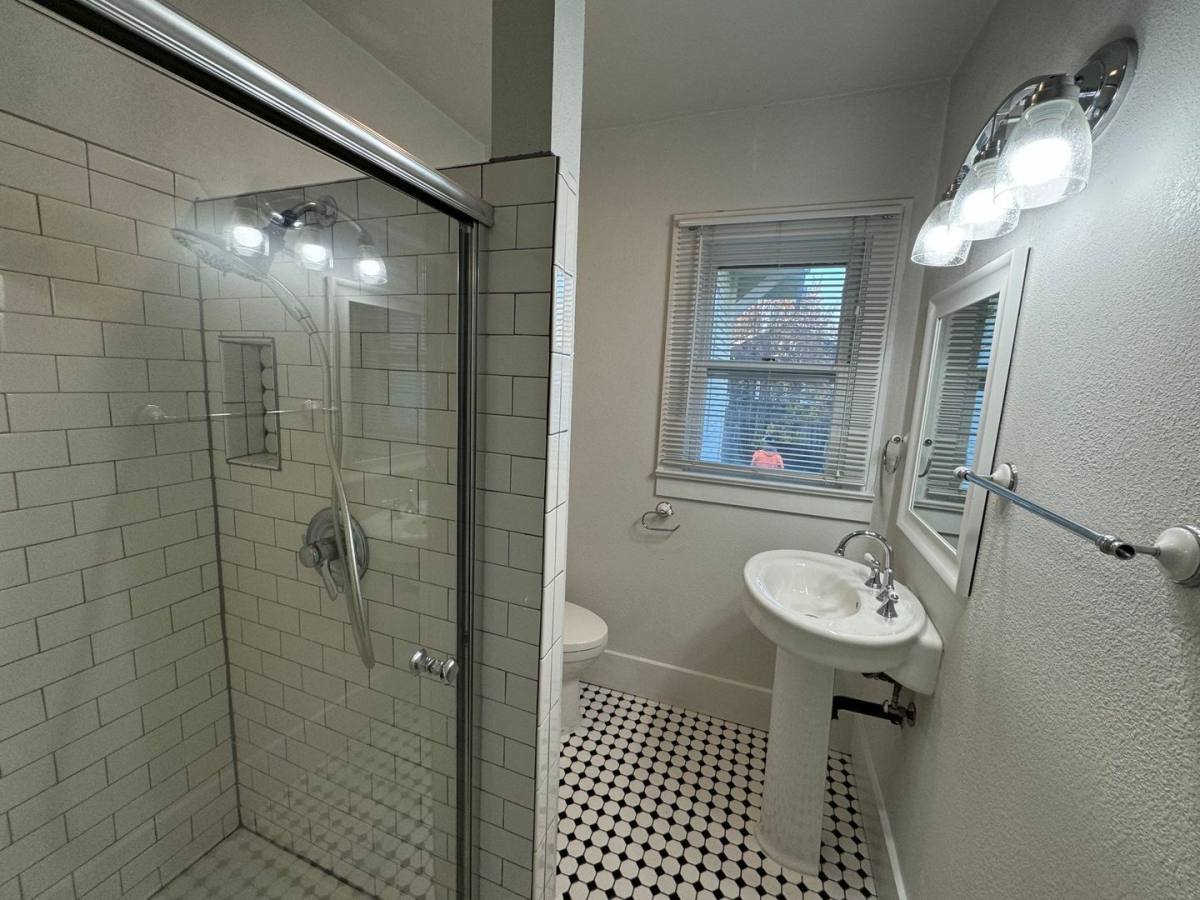 House for rent at 336 23rd St SE, Salem, OR 97301