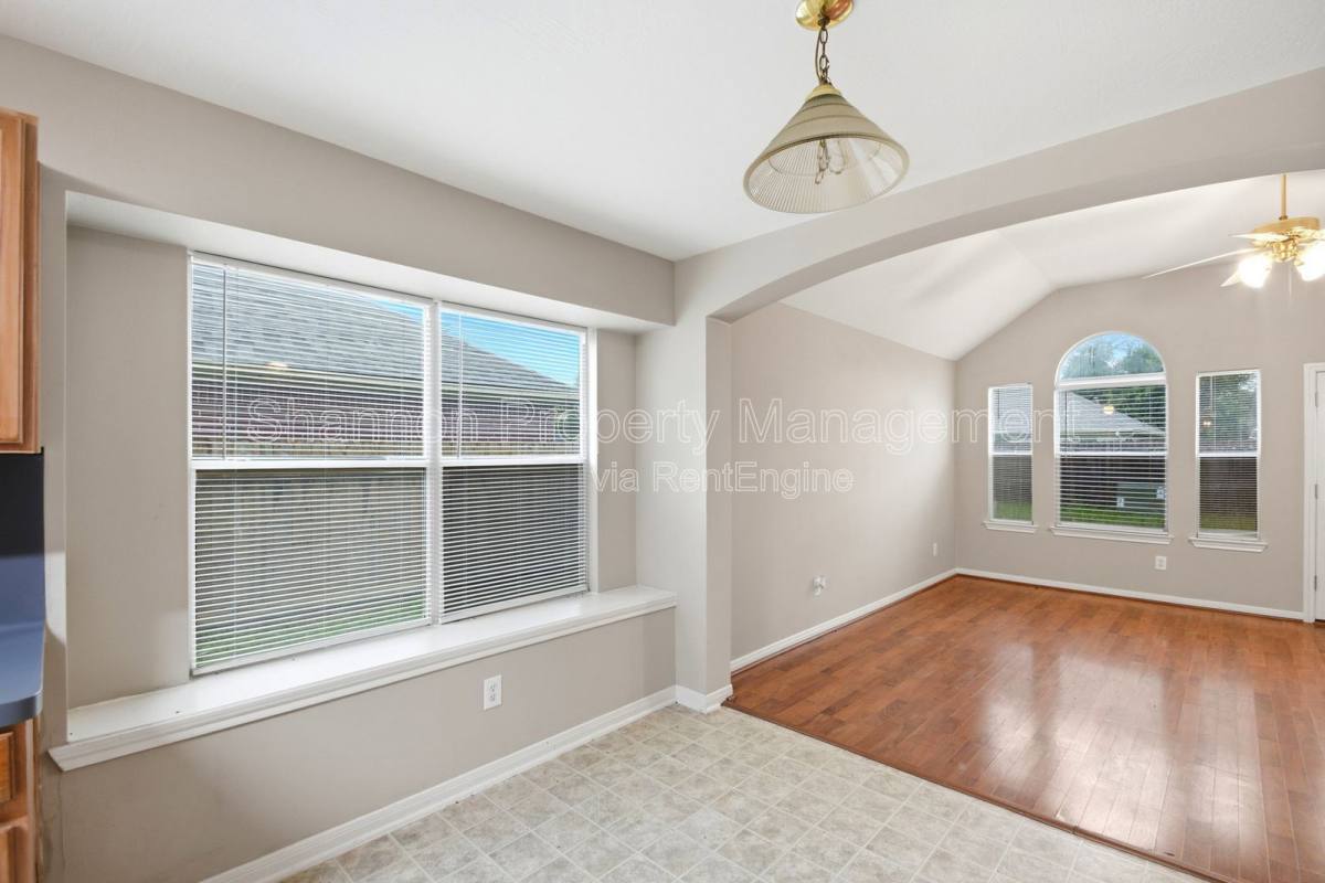 Apartment for rent at 3924 Highland Vale Court, Fresno, TX 77545