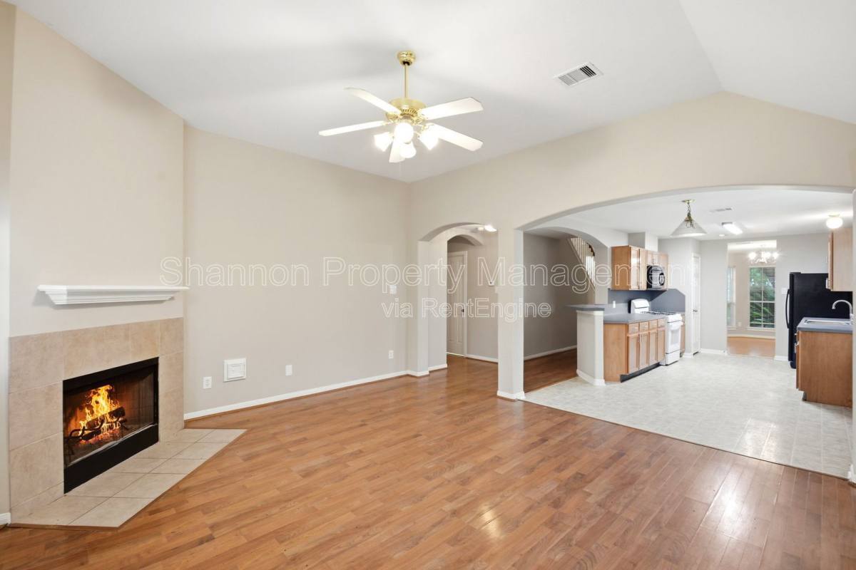 Apartment for rent at 3924 Highland Vale Court, Fresno, TX 77545