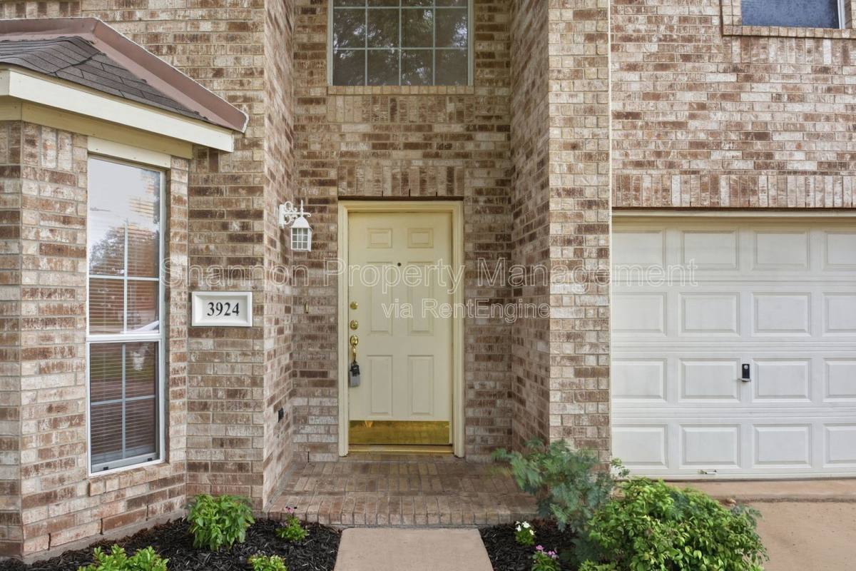 Apartment for rent at 3924 Highland Vale Court, Fresno, TX 77545