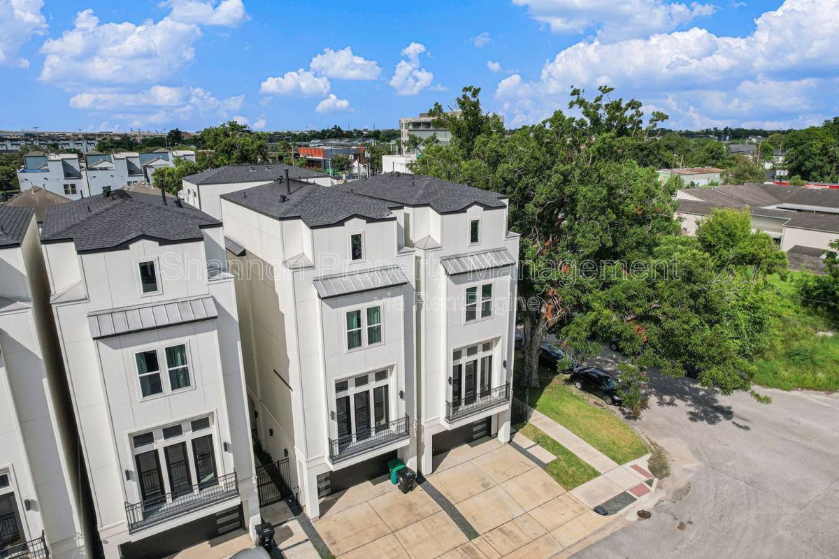 House for rent at 2221 Francis St, Houston, TX 77004