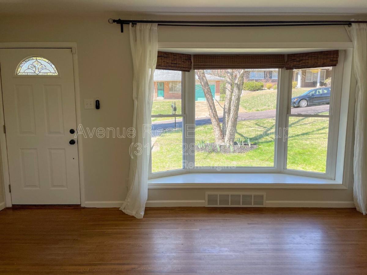 House for rent at 9854 Las Vegas Dr, Saint Louis, MO 63126