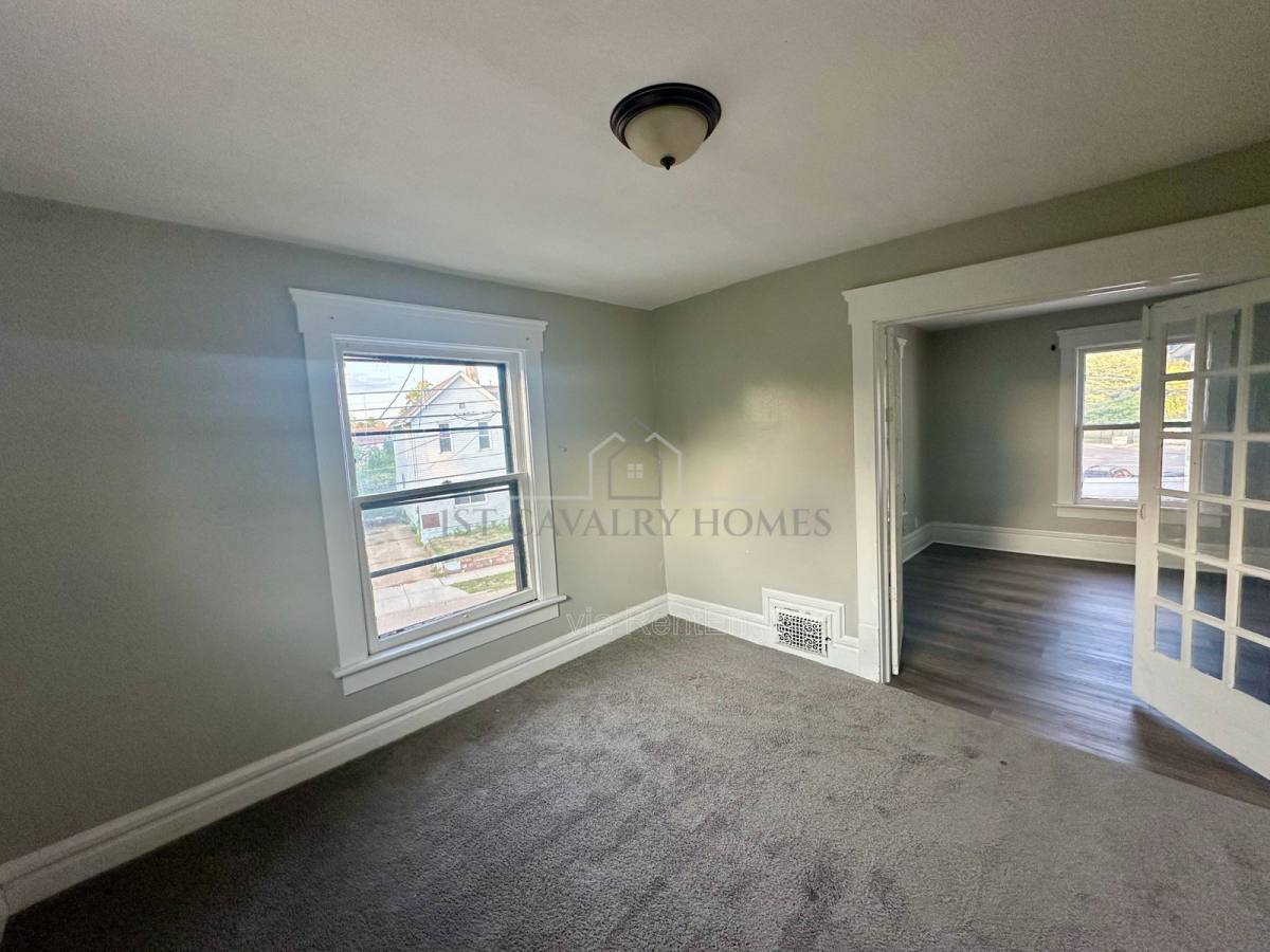 Apartment for rent at 202 Crosby St, Akron, OH 44303