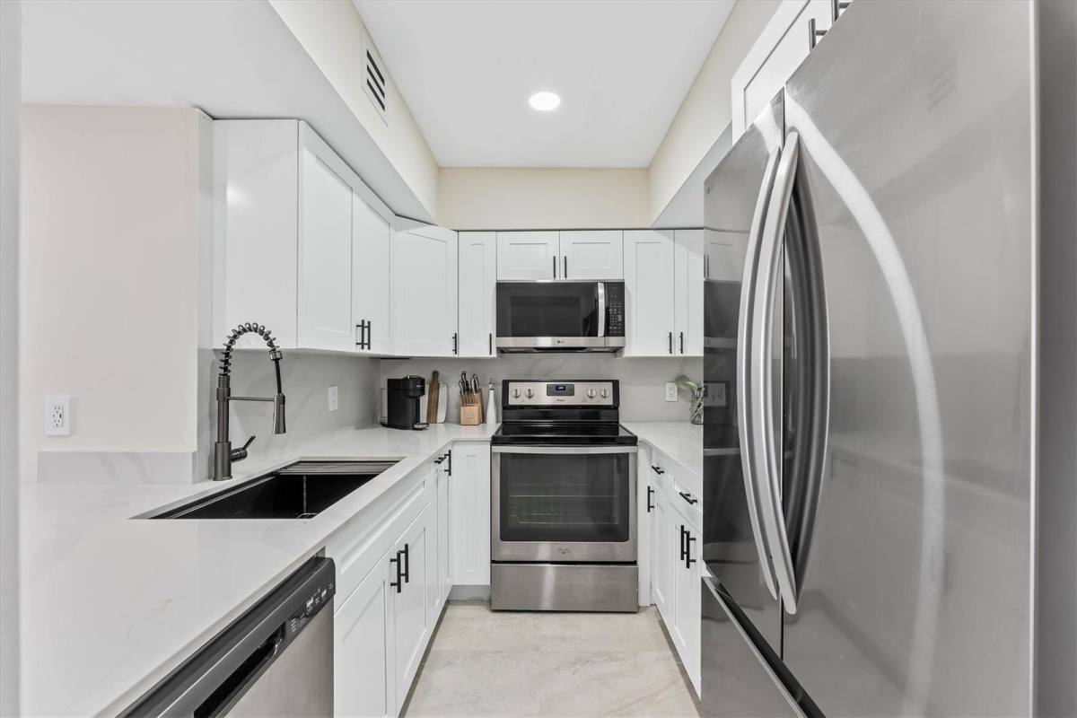 Apartment for rent at 1200 W Ave, Miami Beach, FL 33139