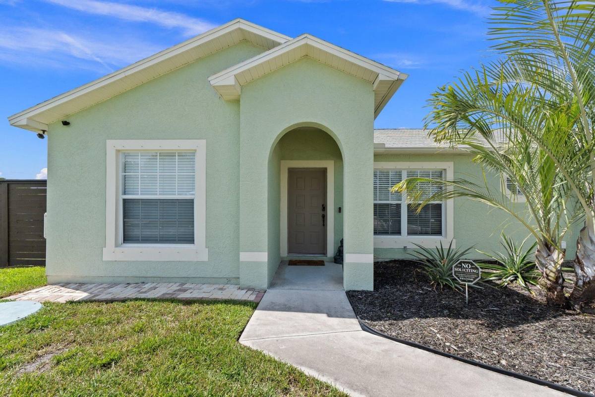 House for rent at 5789 NW Belwood Circle, Port Saint Lucie, FL 34986