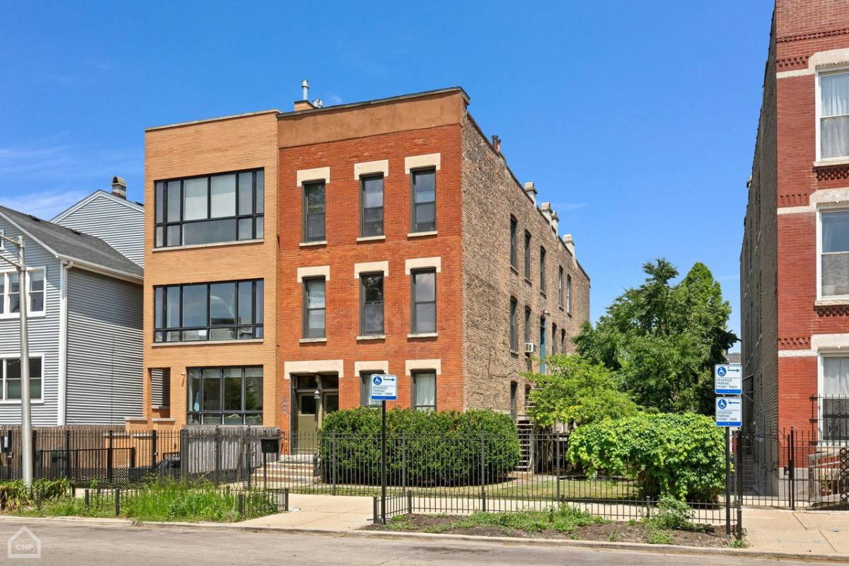 Apartment for rent at 1322 W Ohio St #2R, Chicago, IL 60642