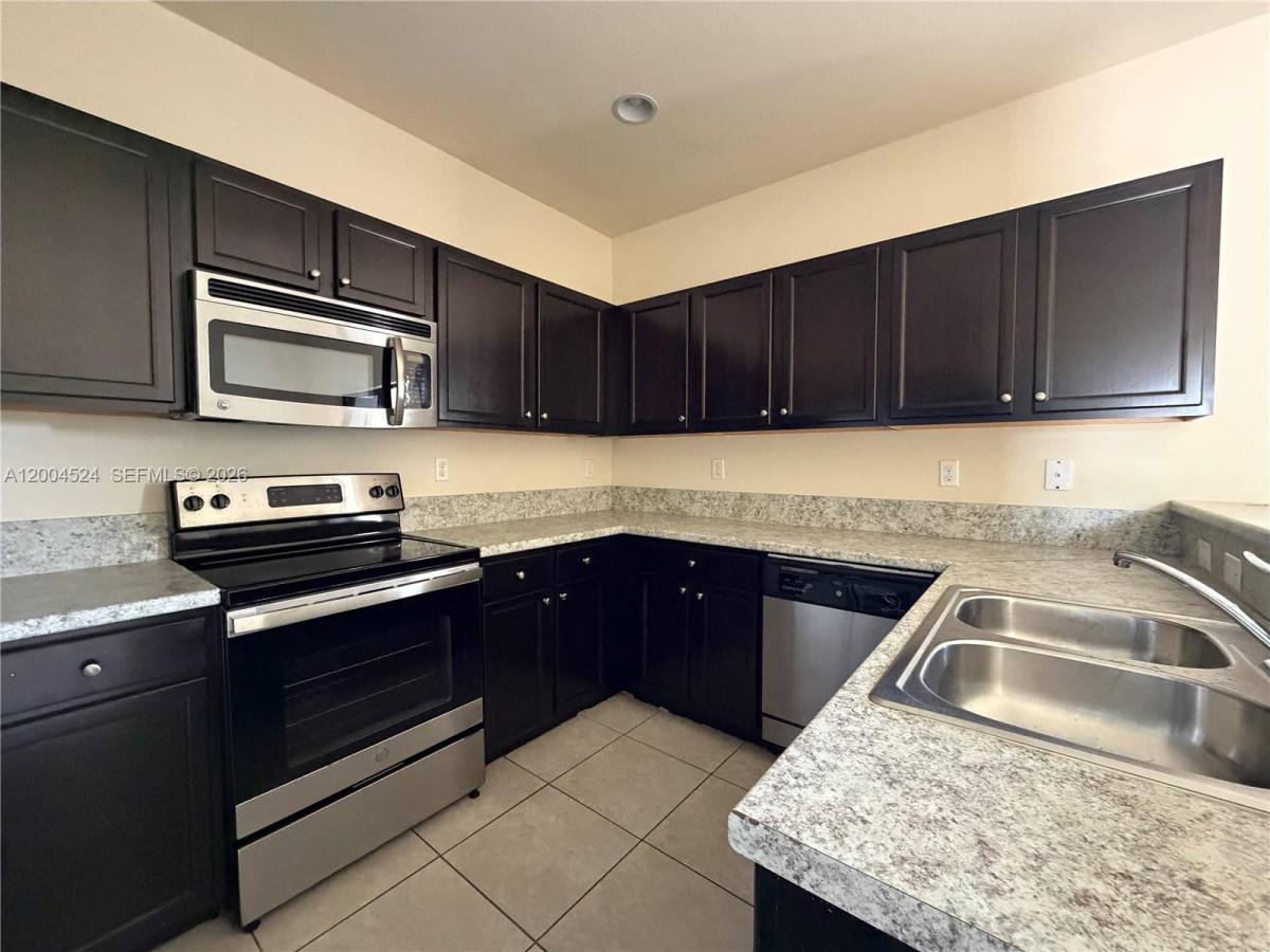 Townhouse for rent at 544 SE 32nd Ave, Homestead, FL 33033