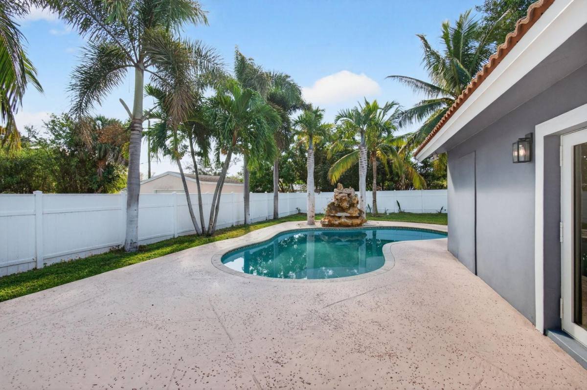 House for rent at 360 SW 2nd St, Boca Raton, FL 33432