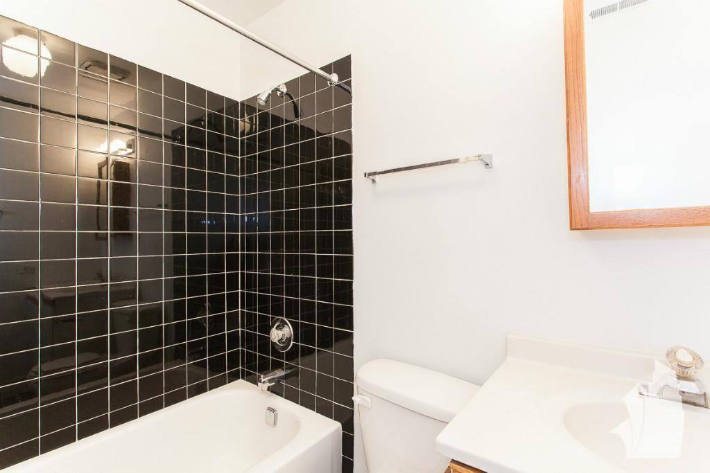 Apartment for rent at 2057 W Dickens Ave #1N, Chicago, IL 60639