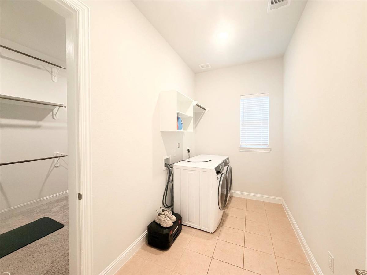 Apartment for rent at 6610 Lake Oasis Dr, Katy, TX 77493