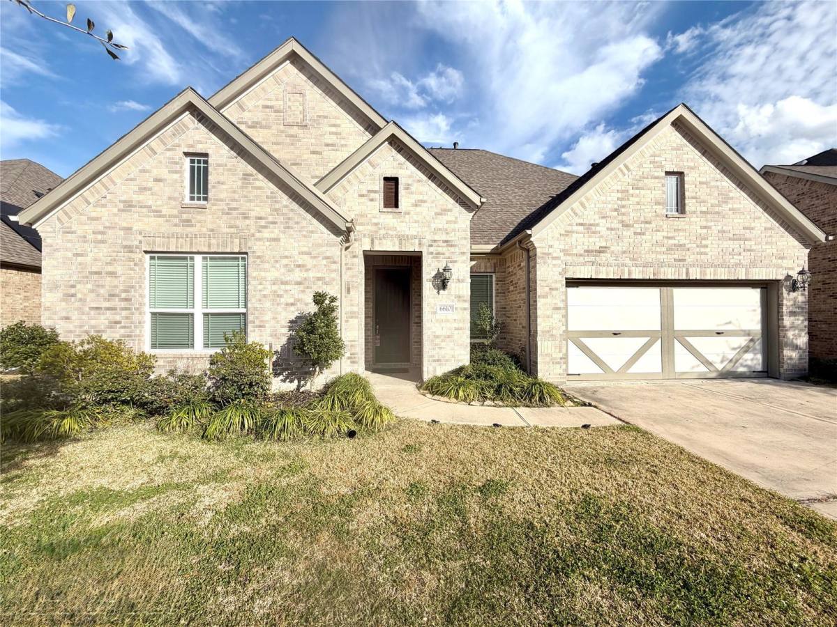 Apartment for rent at 6610 Lake Oasis Dr, Katy, TX 77493