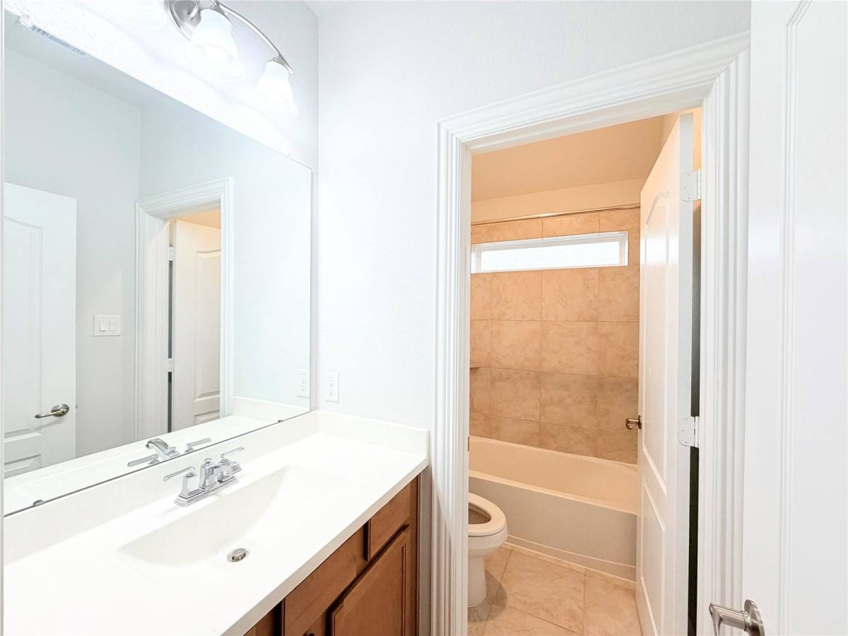 Apartment for rent at 6610 Lake Oasis Dr, Katy, TX 77493