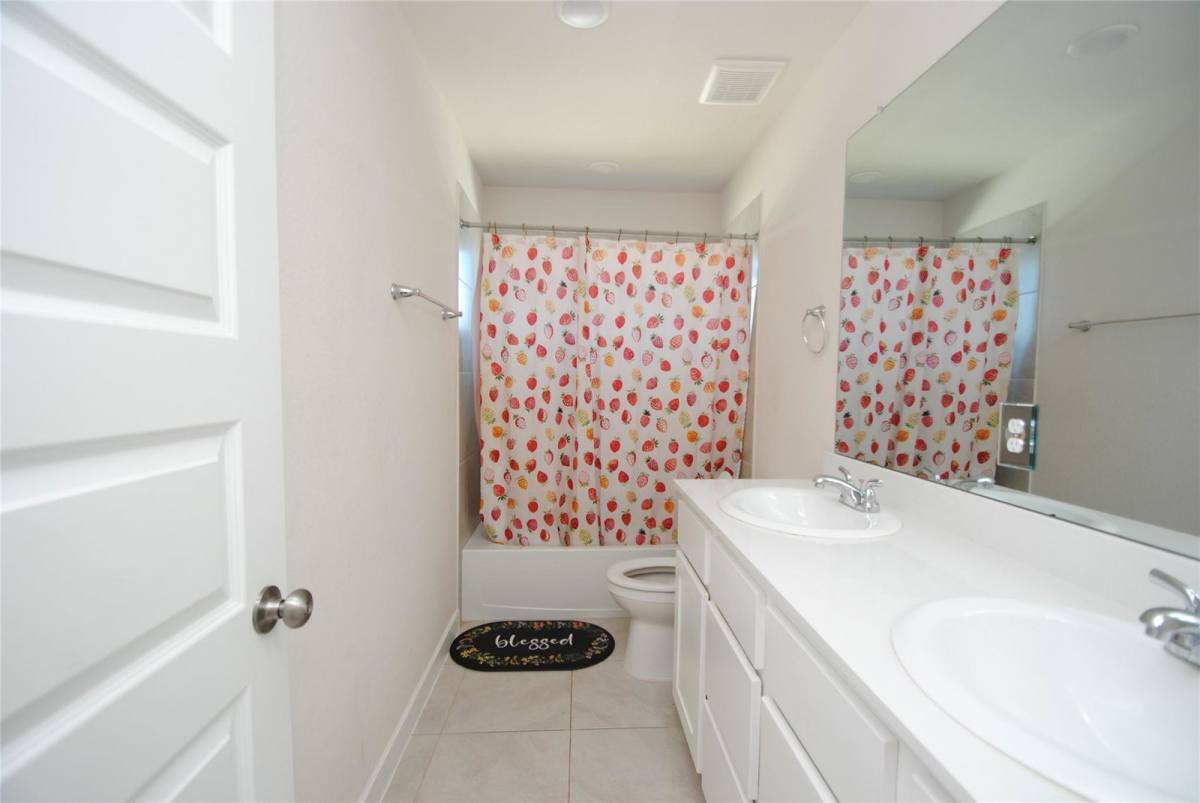 Apartment for rent at 7143 Clearwater Cove Dr, Cypress, TX 77433