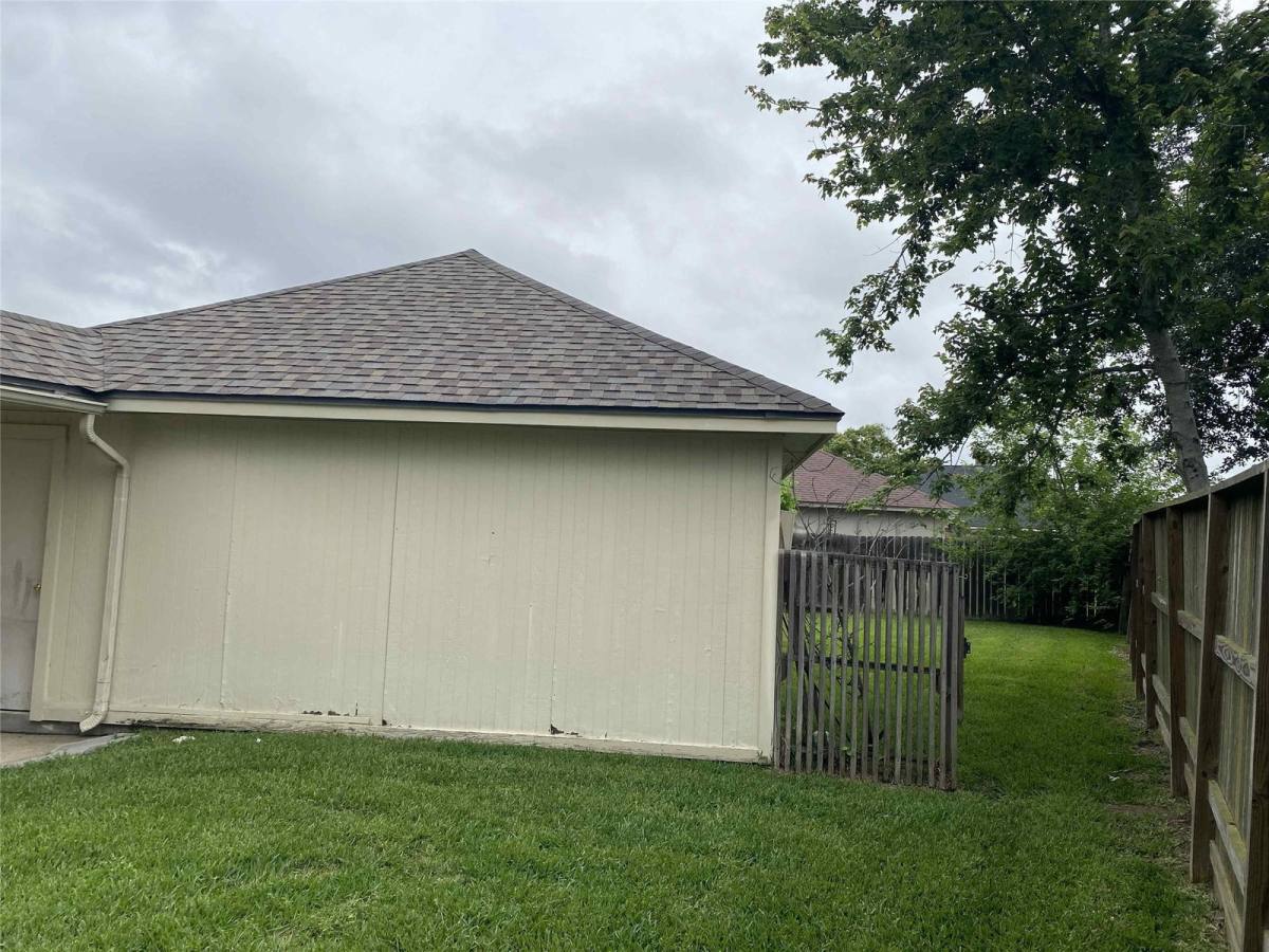 House for rent at 3211 Breckinridge Court, Missouri City, TX 77459