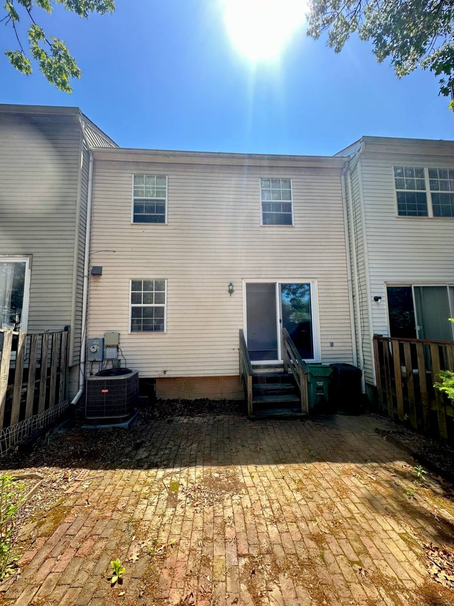Townhouse for rent at 11553 Sullnick Way, Gaithersburg, MD 20878