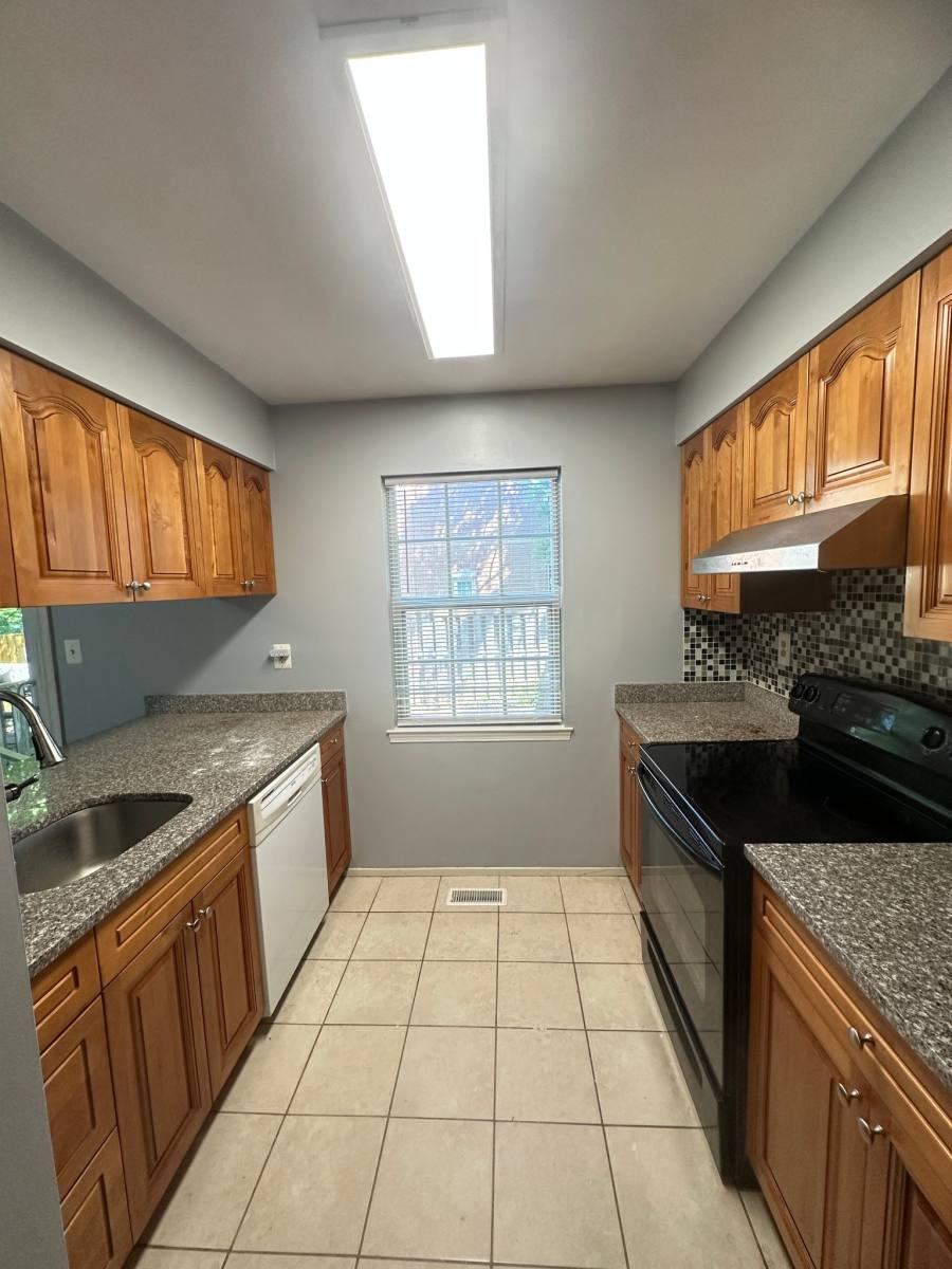Townhouse for rent at 11553 Sullnick Way, Gaithersburg, MD 20878