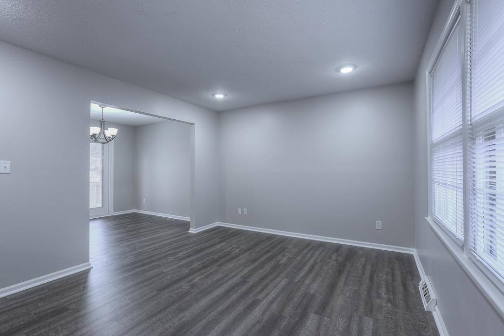 House for rent at 6725 NW Hilldale Dr, Kansas City, MO 64151