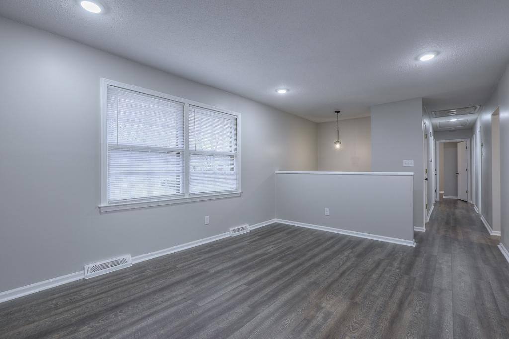 House for rent at 6725 NW Hilldale Dr, Kansas City, MO 64151