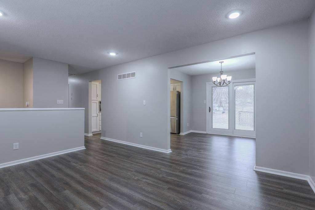 House for rent at 6725 NW Hilldale Dr, Kansas City, MO 64151