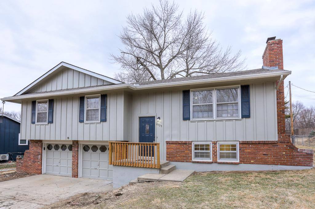 House for rent at 6725 NW Hilldale Dr, Kansas City, MO 64151