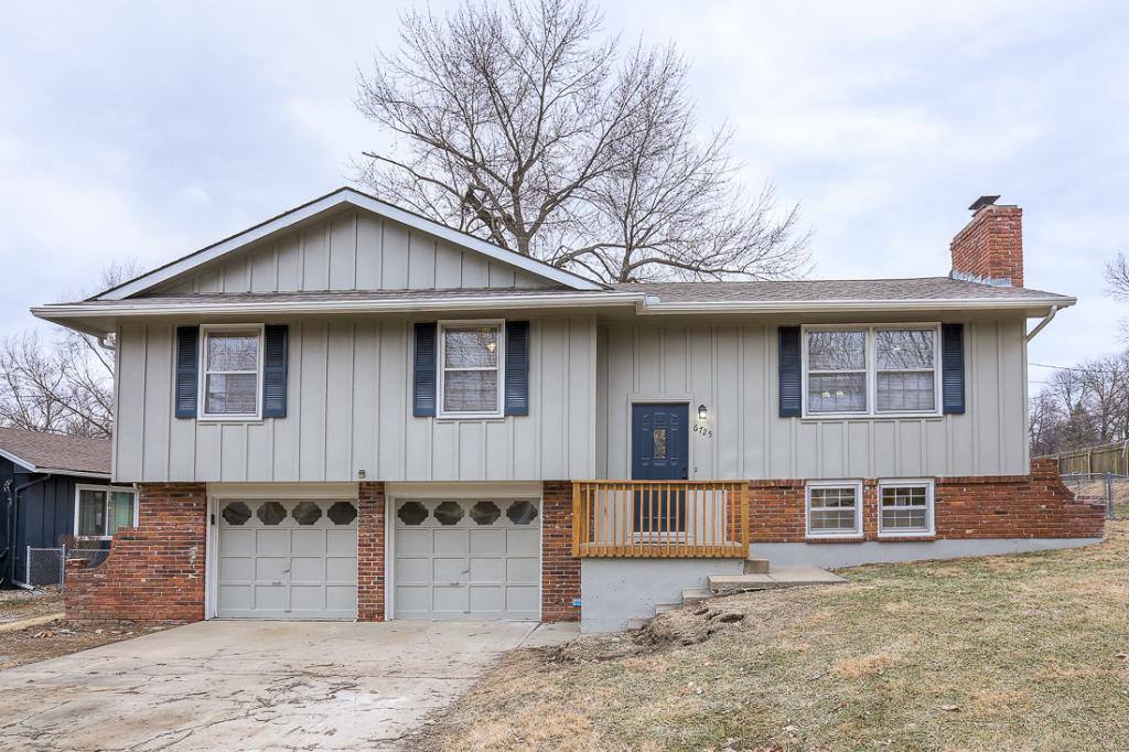House for rent at 6725 NW Hilldale Dr, Kansas City, MO 64151