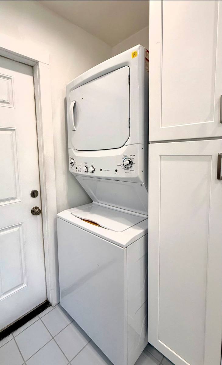 Apartment for rent at 1438 11th St #B, Santa Monica, CA 90401