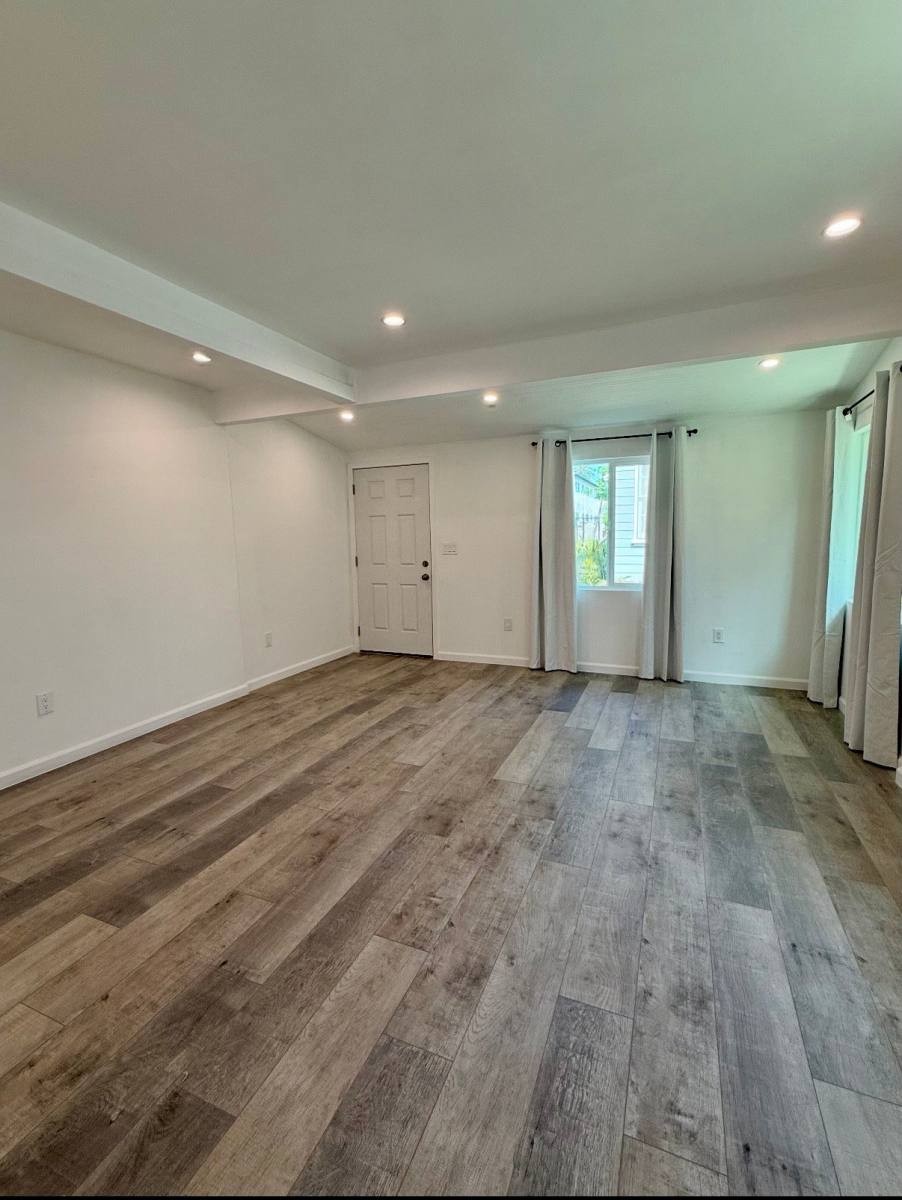 Apartment for rent at 1438 11th St #B, Santa Monica, CA 90401