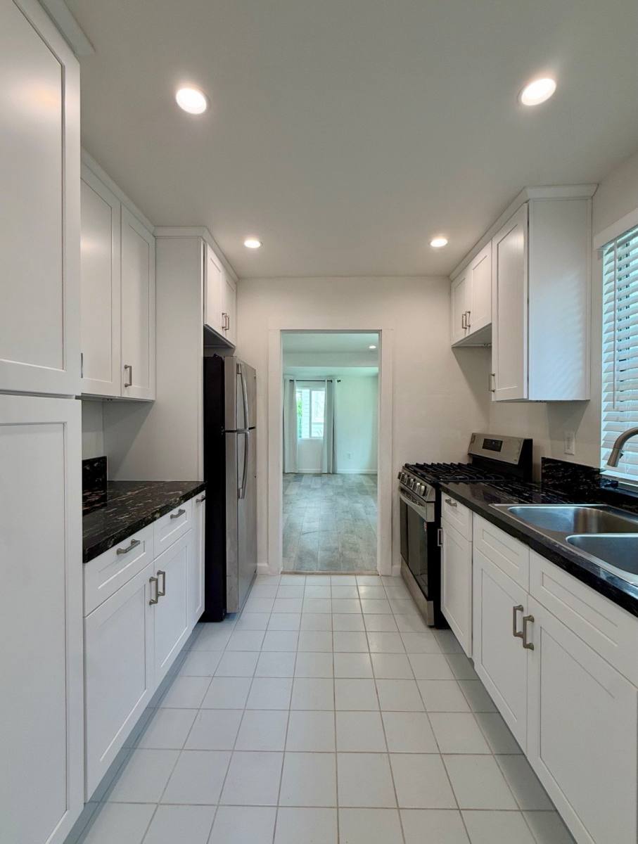 Apartment for rent at 1438 11th St #B, Santa Monica, CA 90401