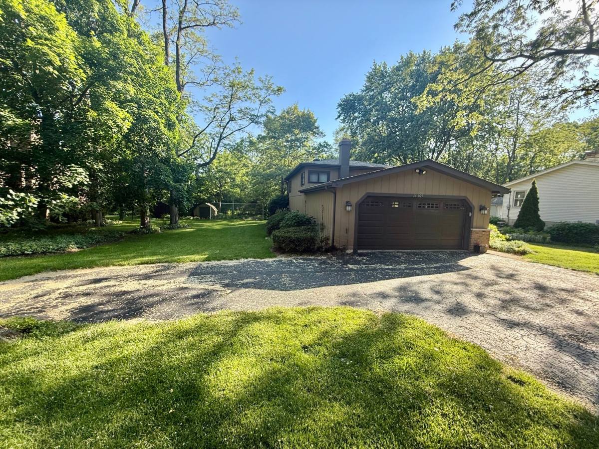 House for rent at 26W029 Hazel Lane, Wheaton, IL 60187
