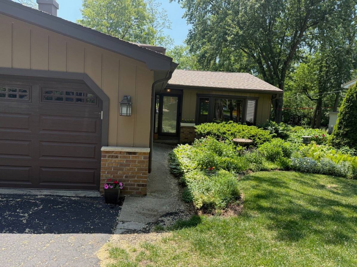 House for rent at 26W029 Hazel Lane, Wheaton, IL 60187