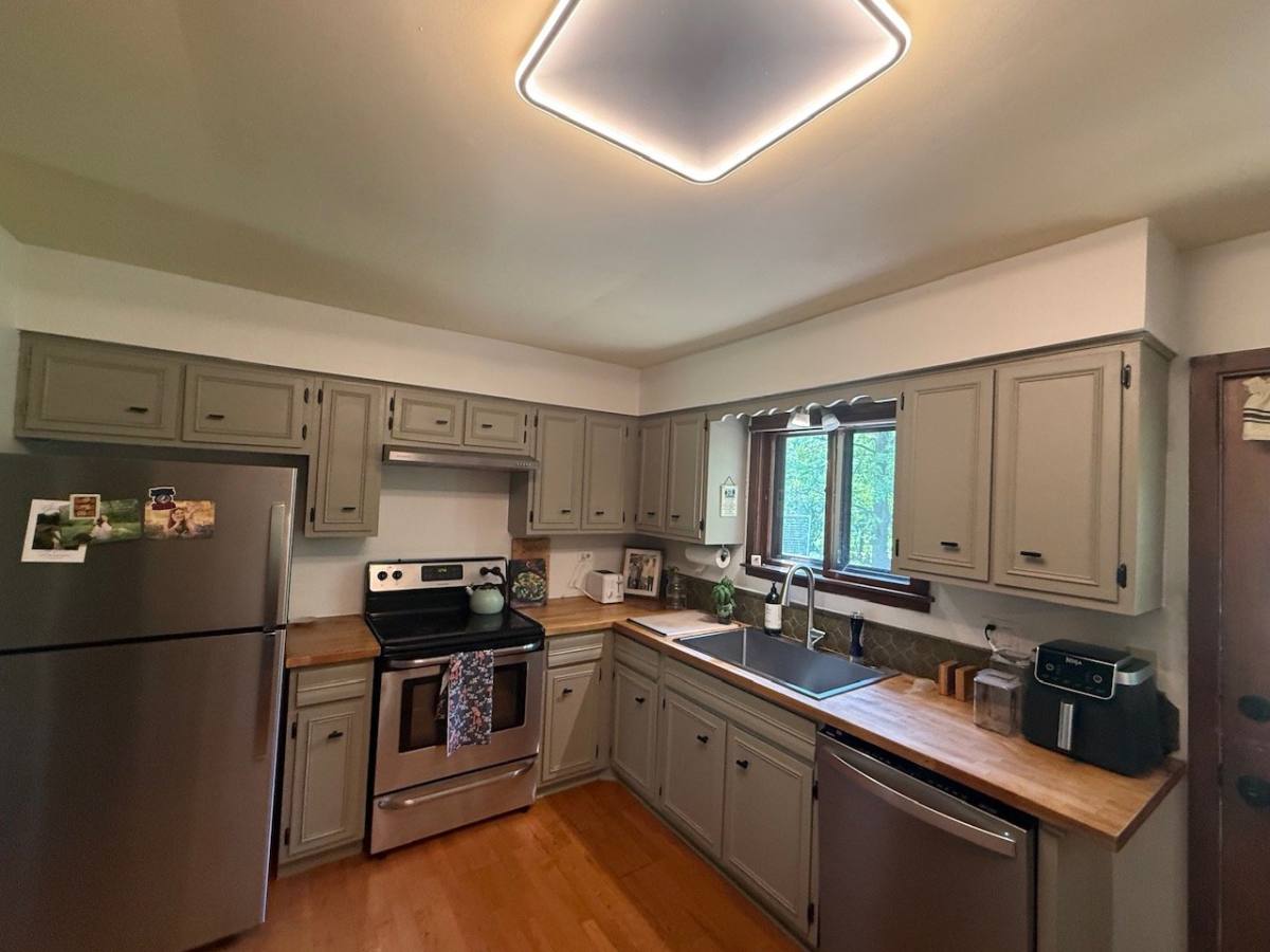 House for rent at 26W029 Hazel Lane, Wheaton, IL 60187
