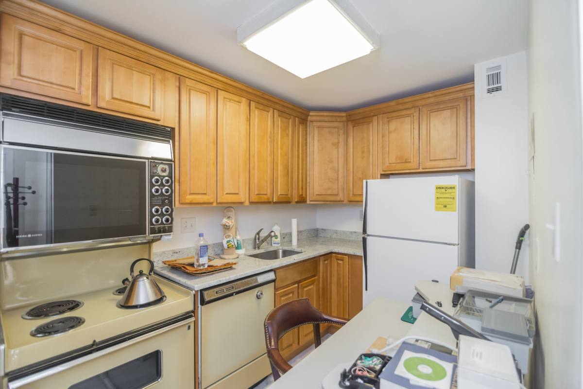 Apartment for rent at 1325 18th St NW #212, Washington, DC 20036