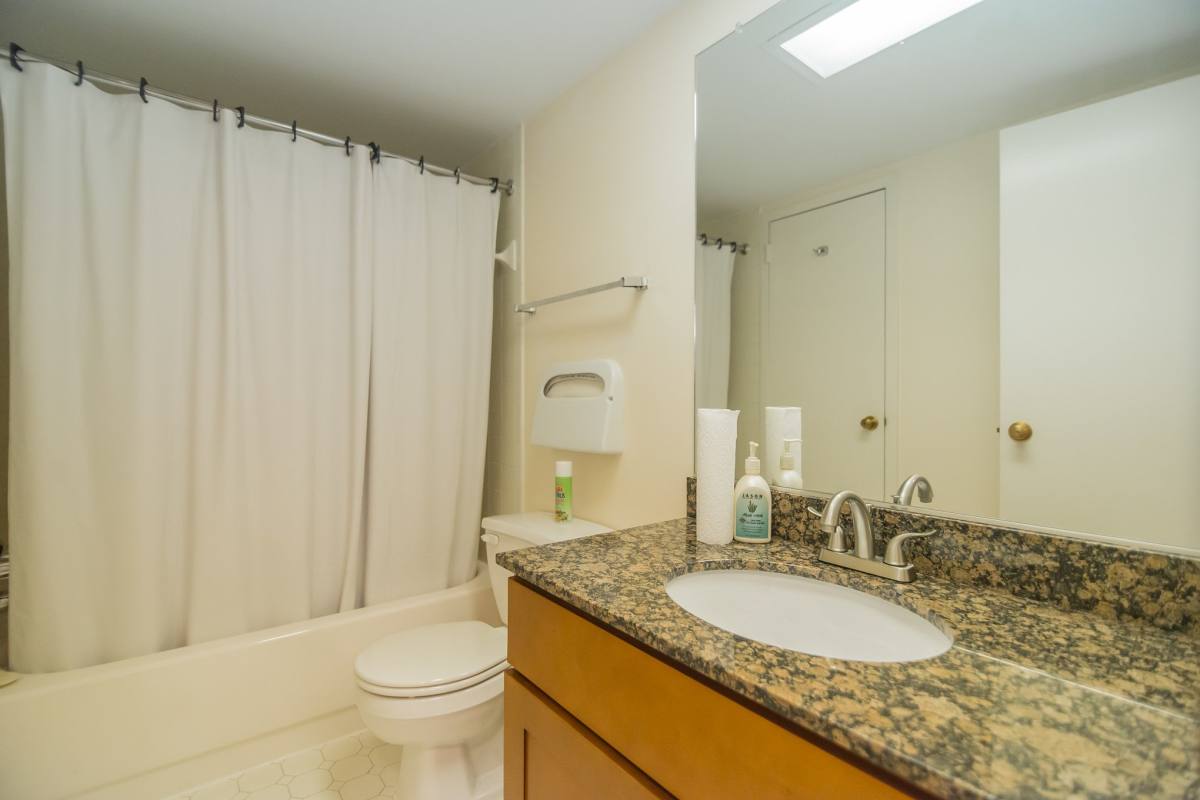 Apartment for rent at 1325 18th St NW #212, Washington, DC 20036