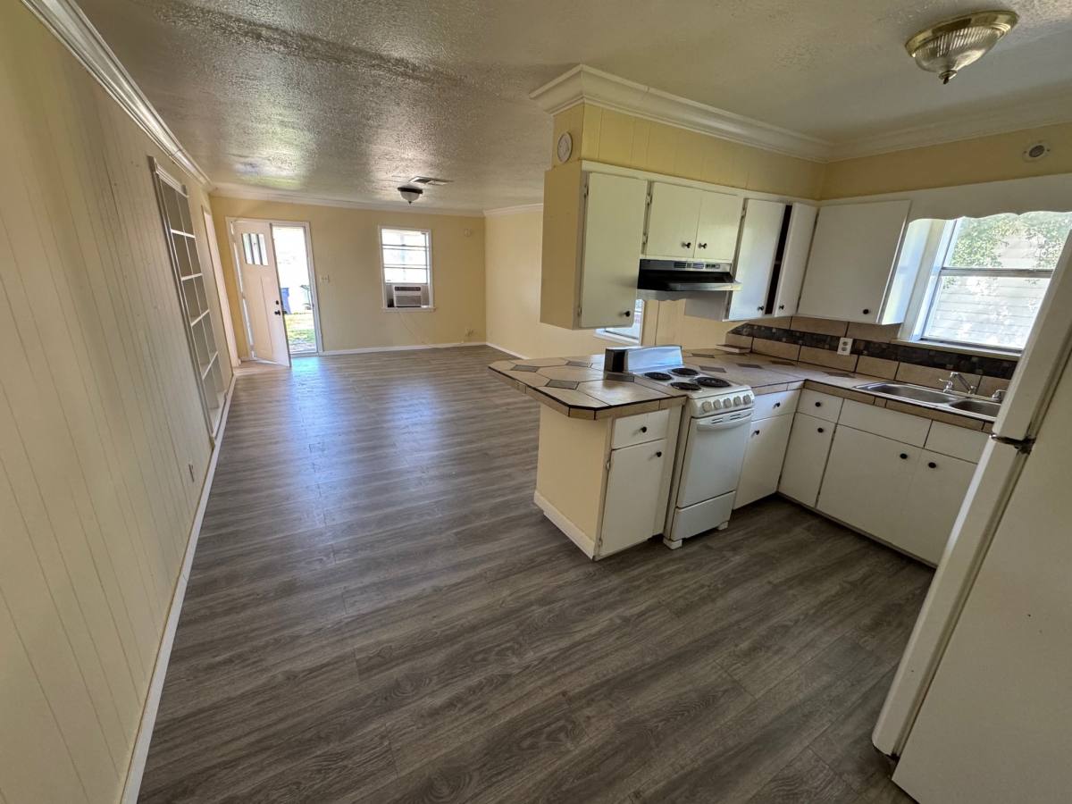 House for rent at 363 State Highway 75 N, Huntsville, TX 77320