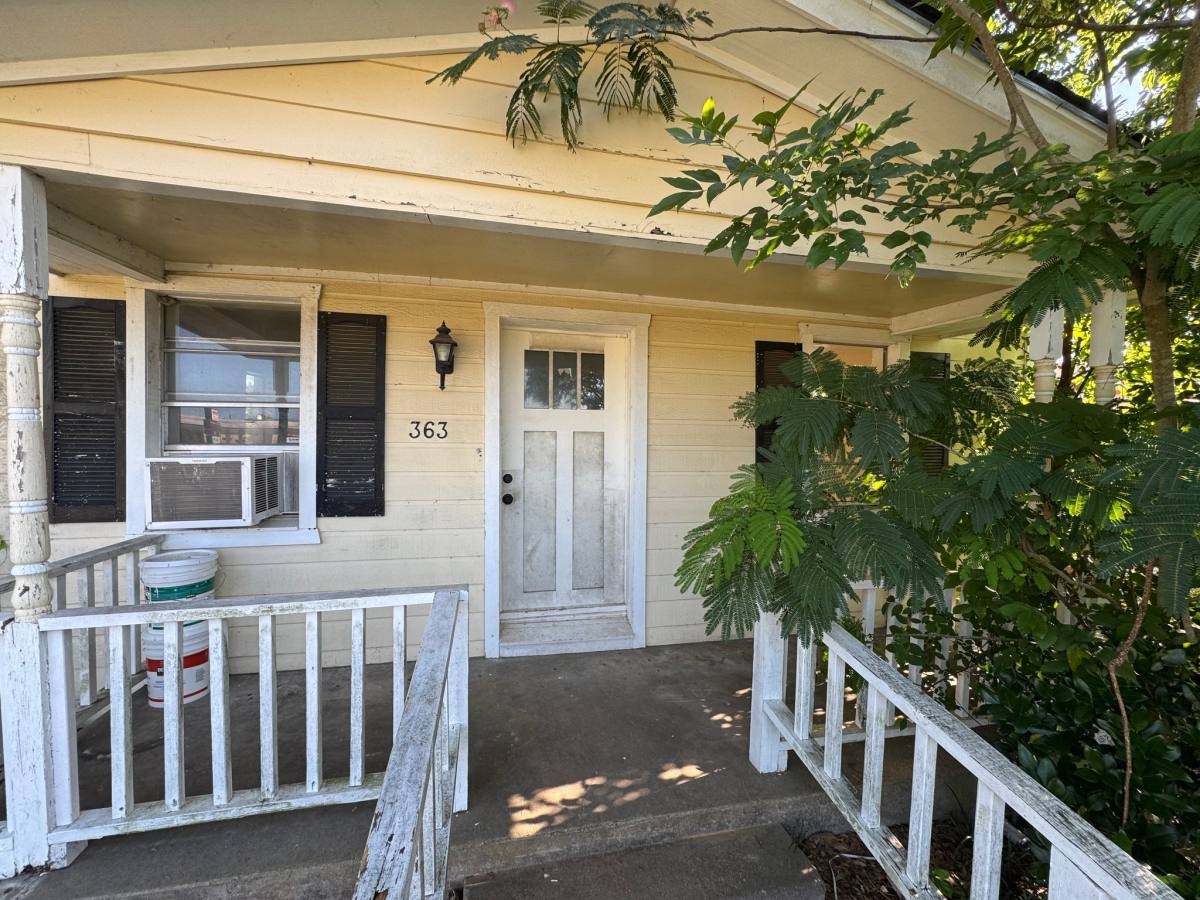 House for rent at 363 State Highway 75 N, Huntsville, TX 77320