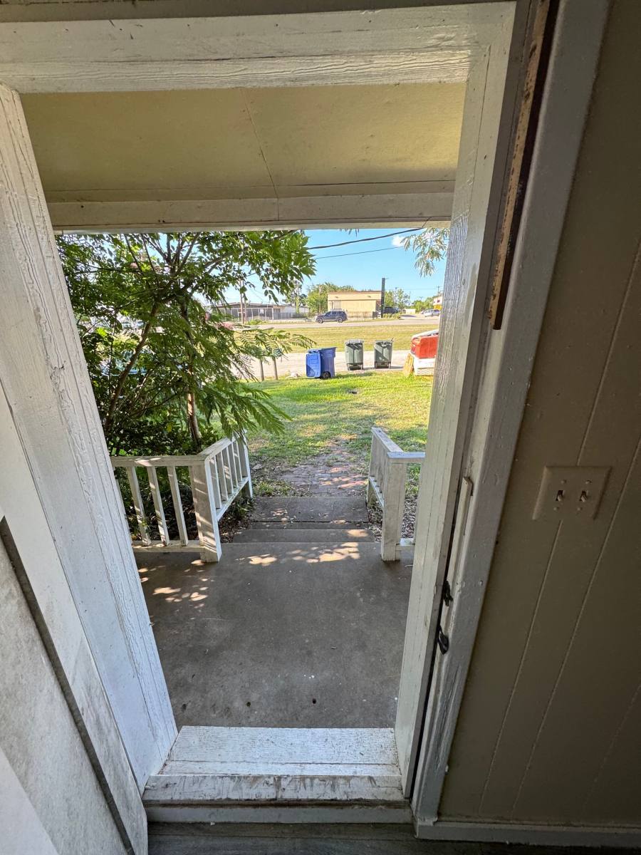House for rent at 363 State Highway 75 N, Huntsville, TX 77320