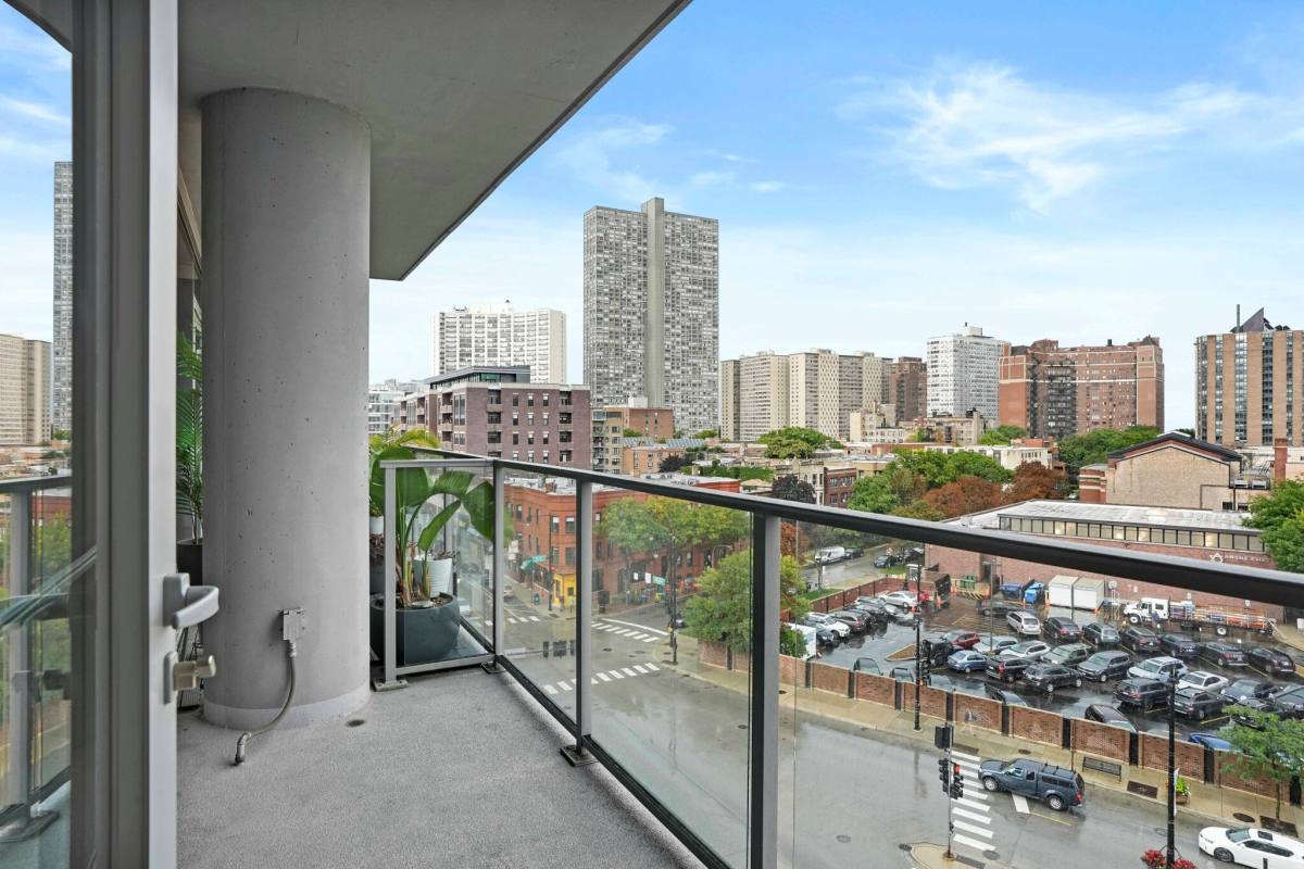 Apartment for rent at 3750 N Halsted St, Chicago, IL 60613