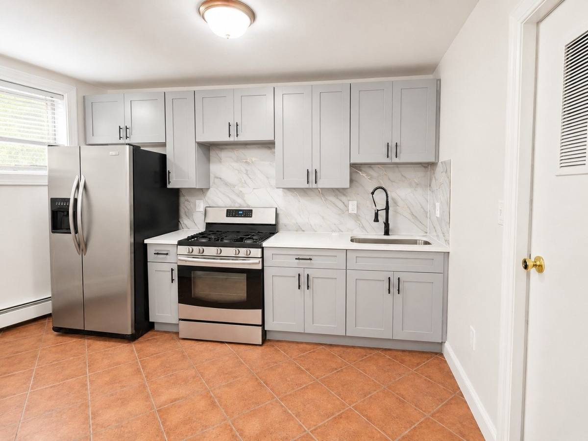 Apartment for rent at 121 Brookside Ave #1F, Irvington, NJ 07111
