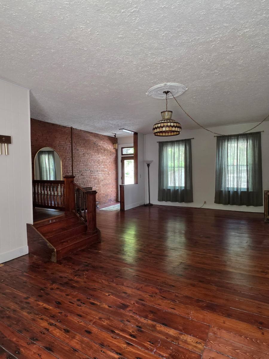 House for rent at 131 W Broadway, Jim Thorpe, PA 18229