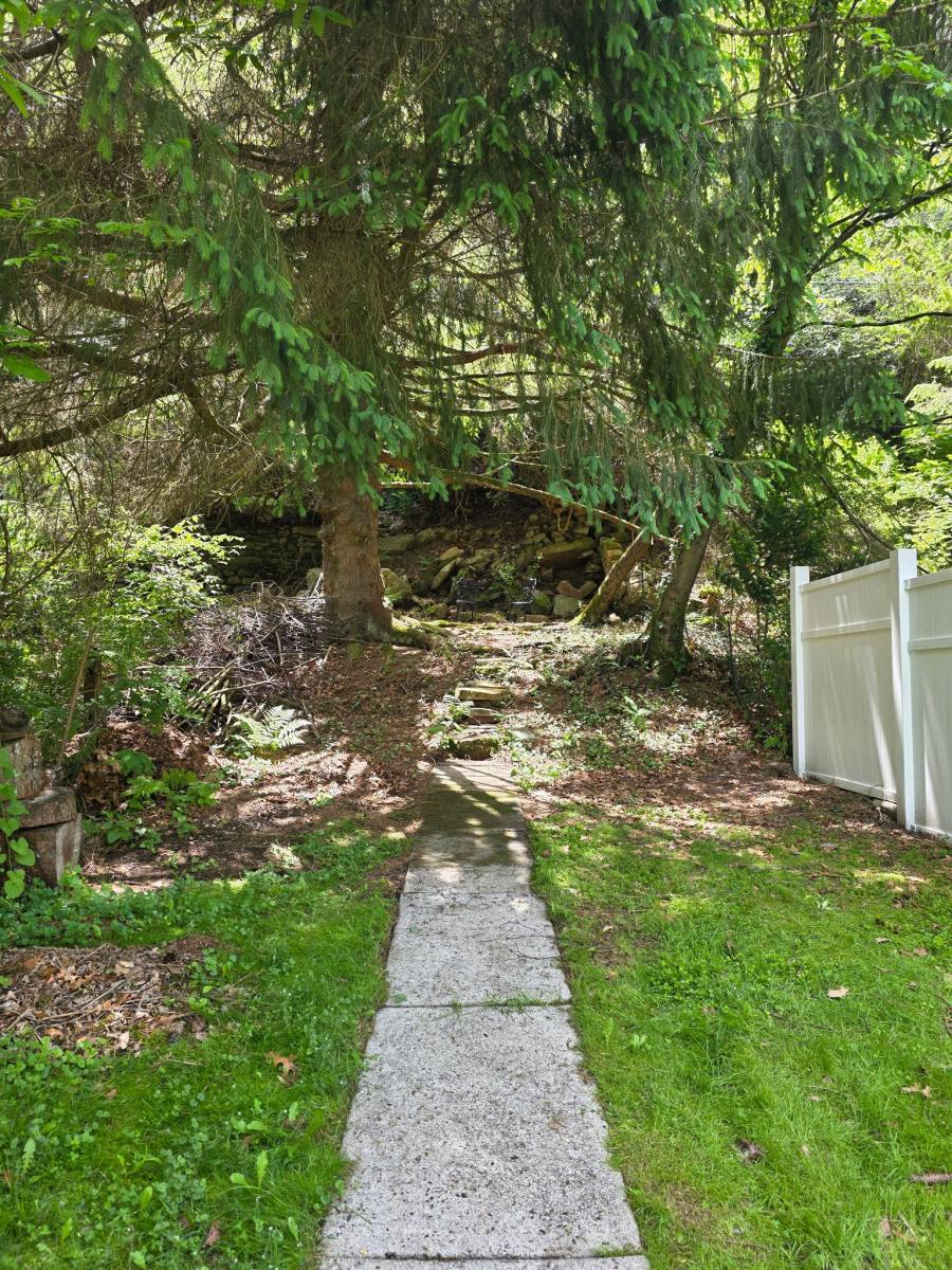 House for rent at 131 W Broadway, Jim Thorpe, PA 18229