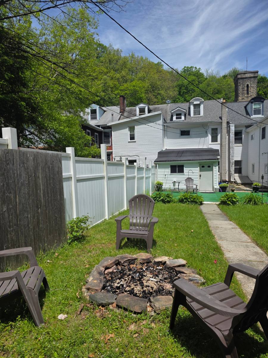 House for rent at 131 W Broadway, Jim Thorpe, PA 18229