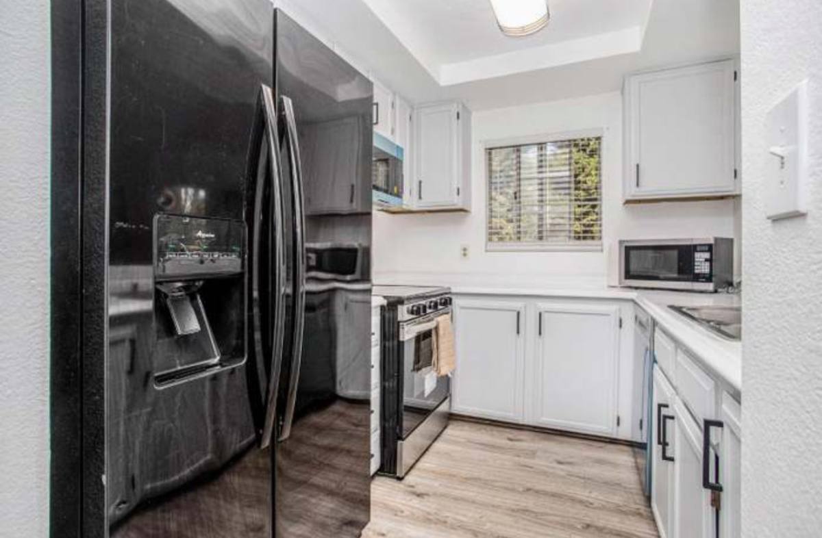 Apartment for rent at 1424 Market St #B, Oakland, CA 94607