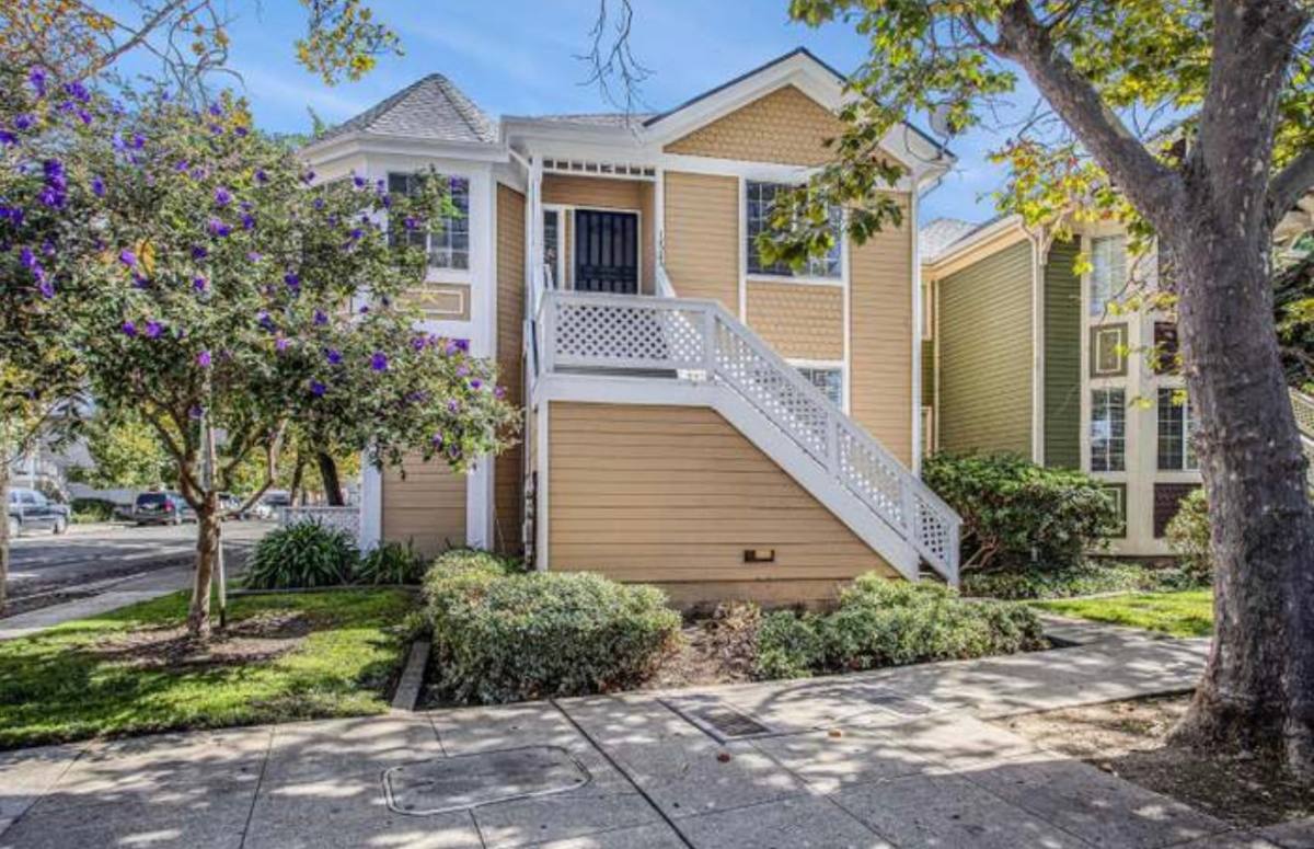 Apartment for rent at 1424 Market St #B, Oakland, CA 94607